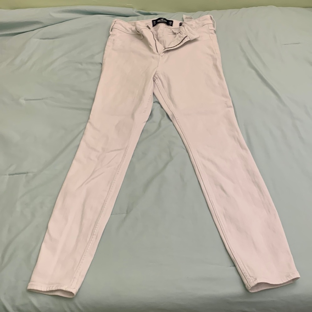 white Hollister size 7R / W28